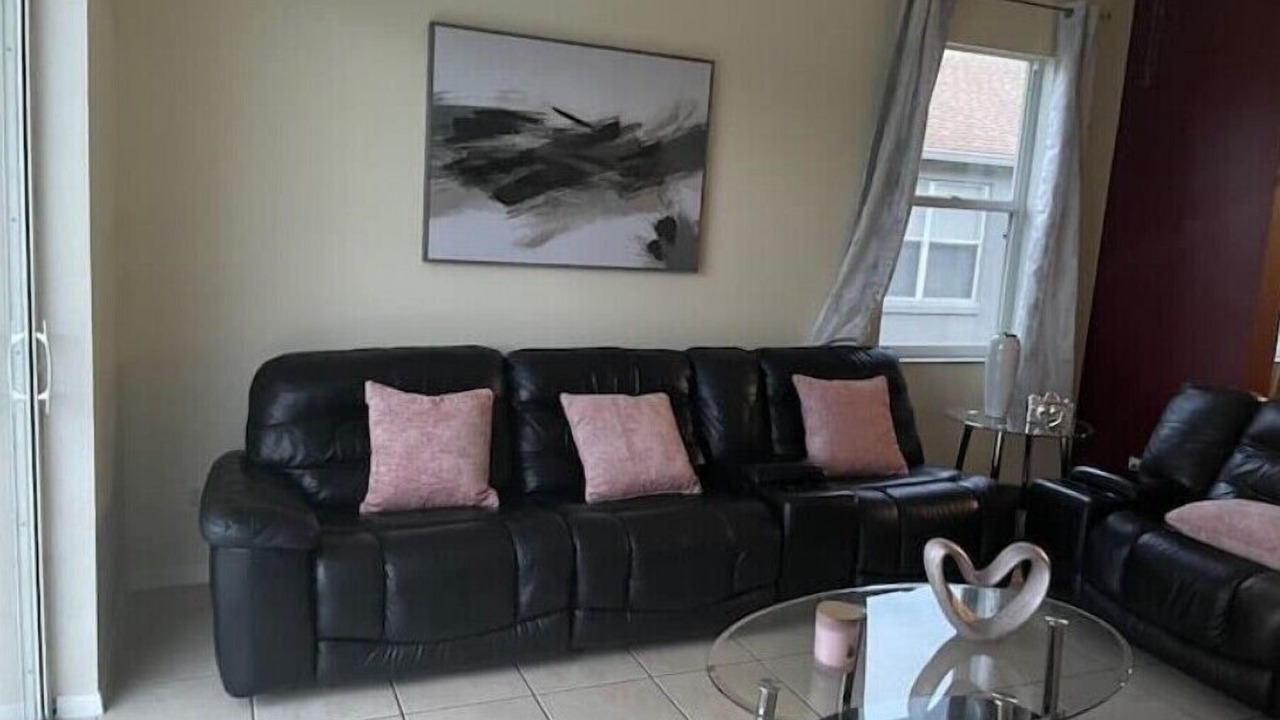 Photo of Livingroom in Lakeside Estates