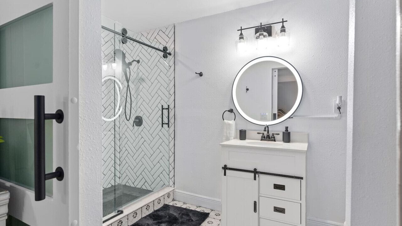 Photo of Bathroom in Buena Ventura Lakes