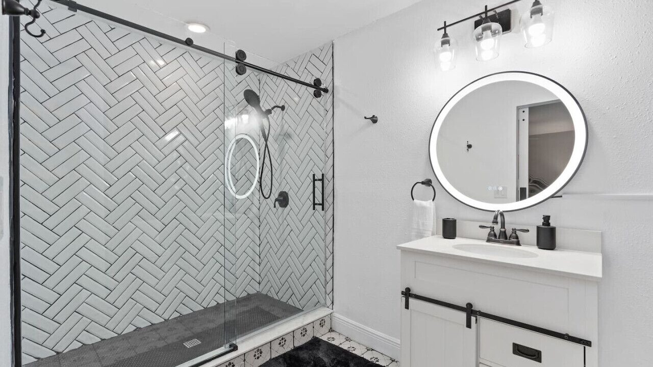 Photo of Bathroom in Buena Ventura Lakes