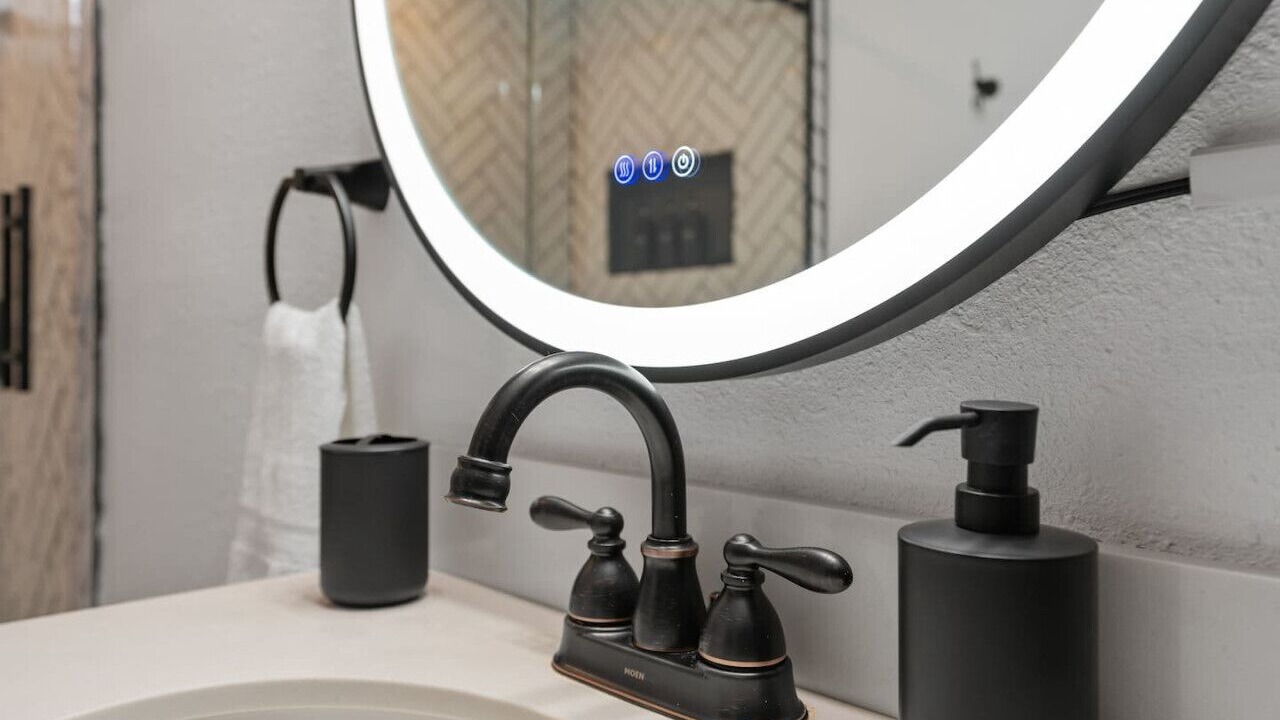 Photo of Bathroom in Buena Ventura Lakes