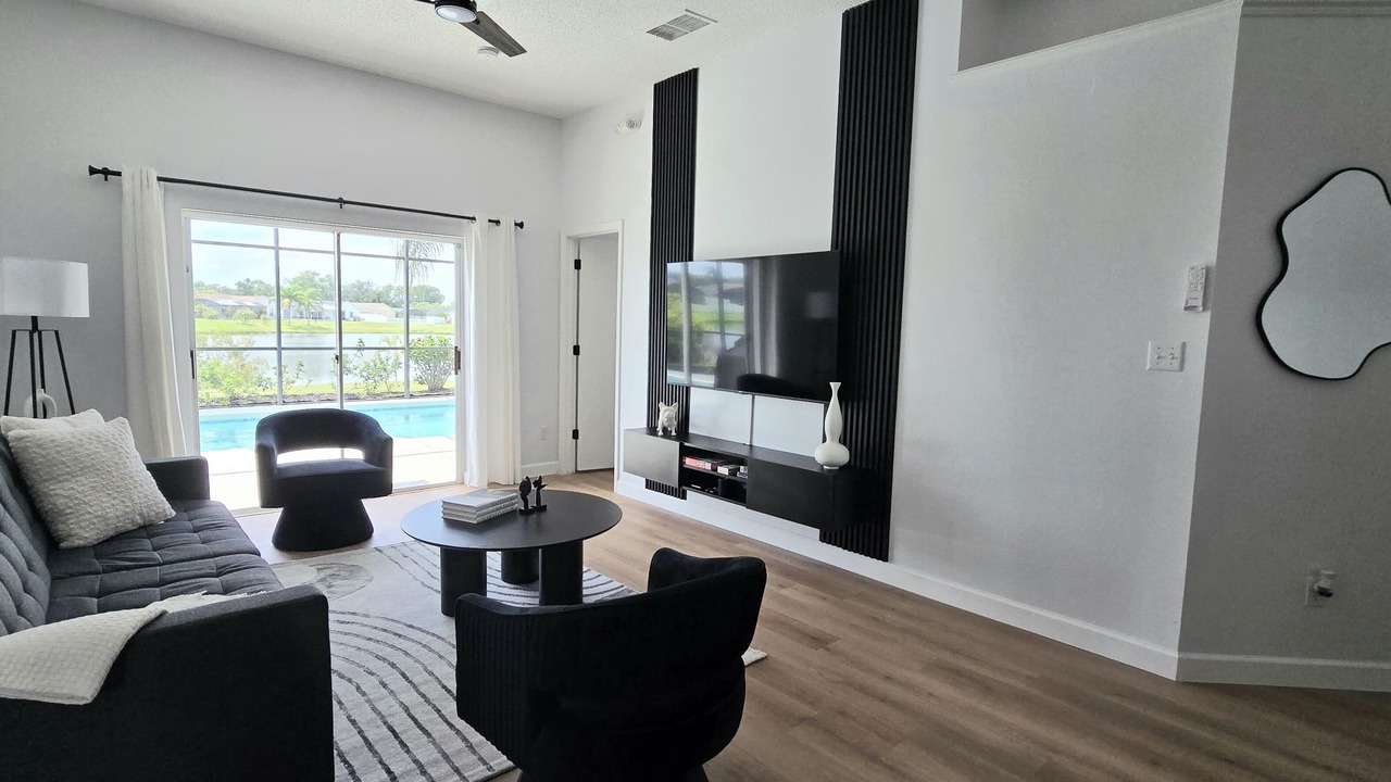 Photo of Livingroom in Lakeside Estates
