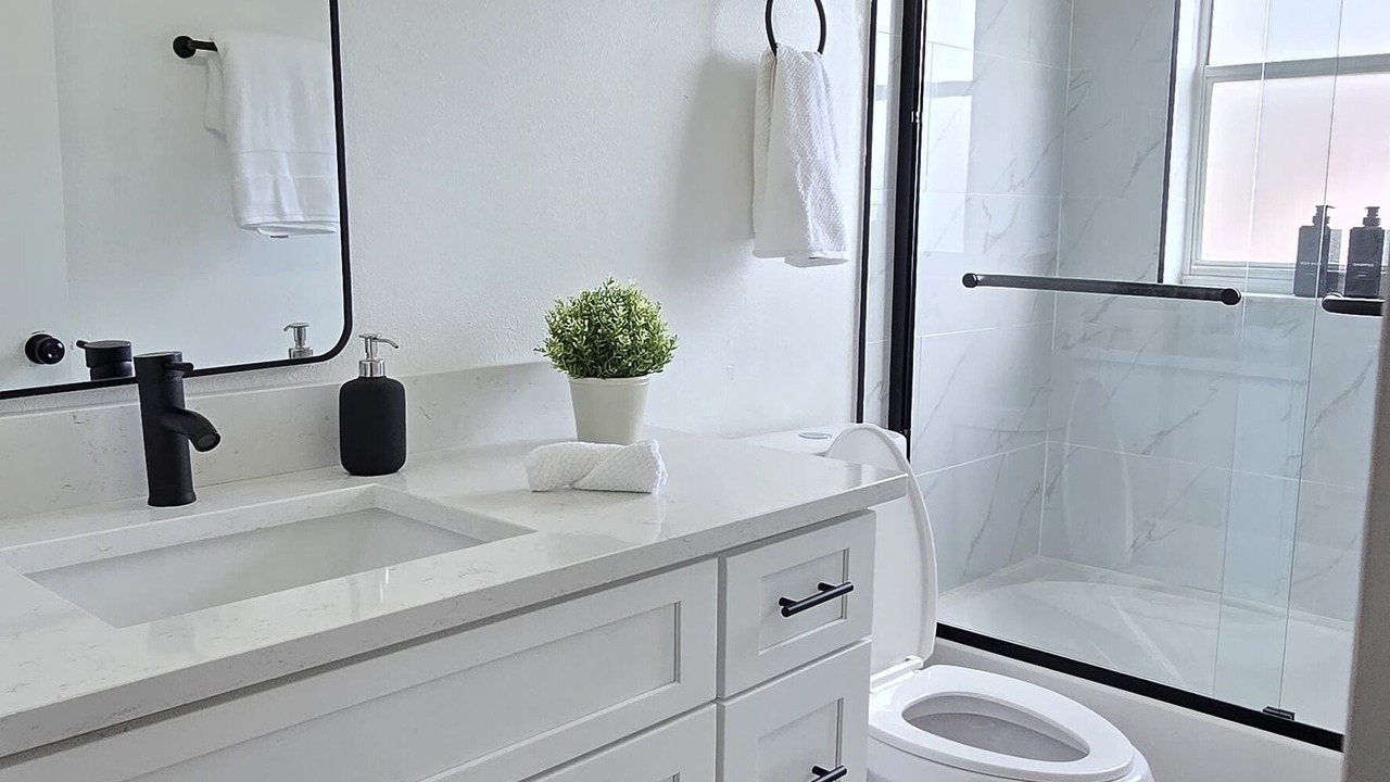 Photo of Bathroom in Lakeside Estates