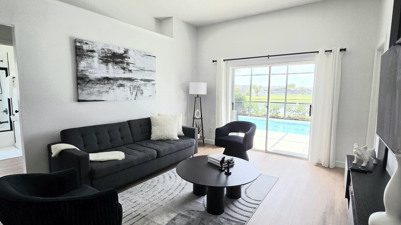 Photo of Livingroom in Lakeside Estates