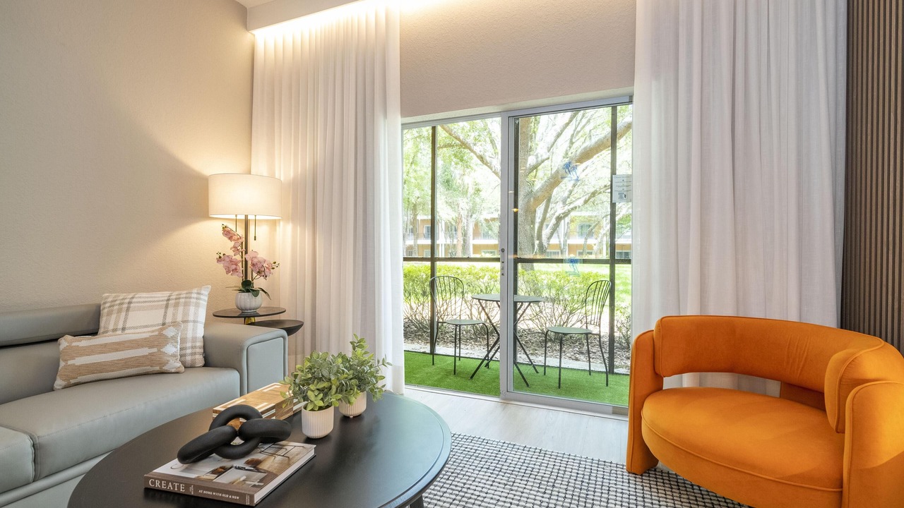 Photo of Livingroom in Bahama Bay