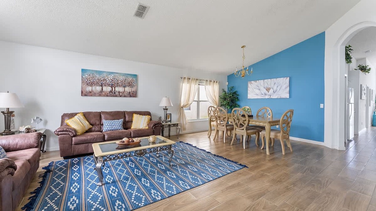 Photo of Livingroom in Seasons