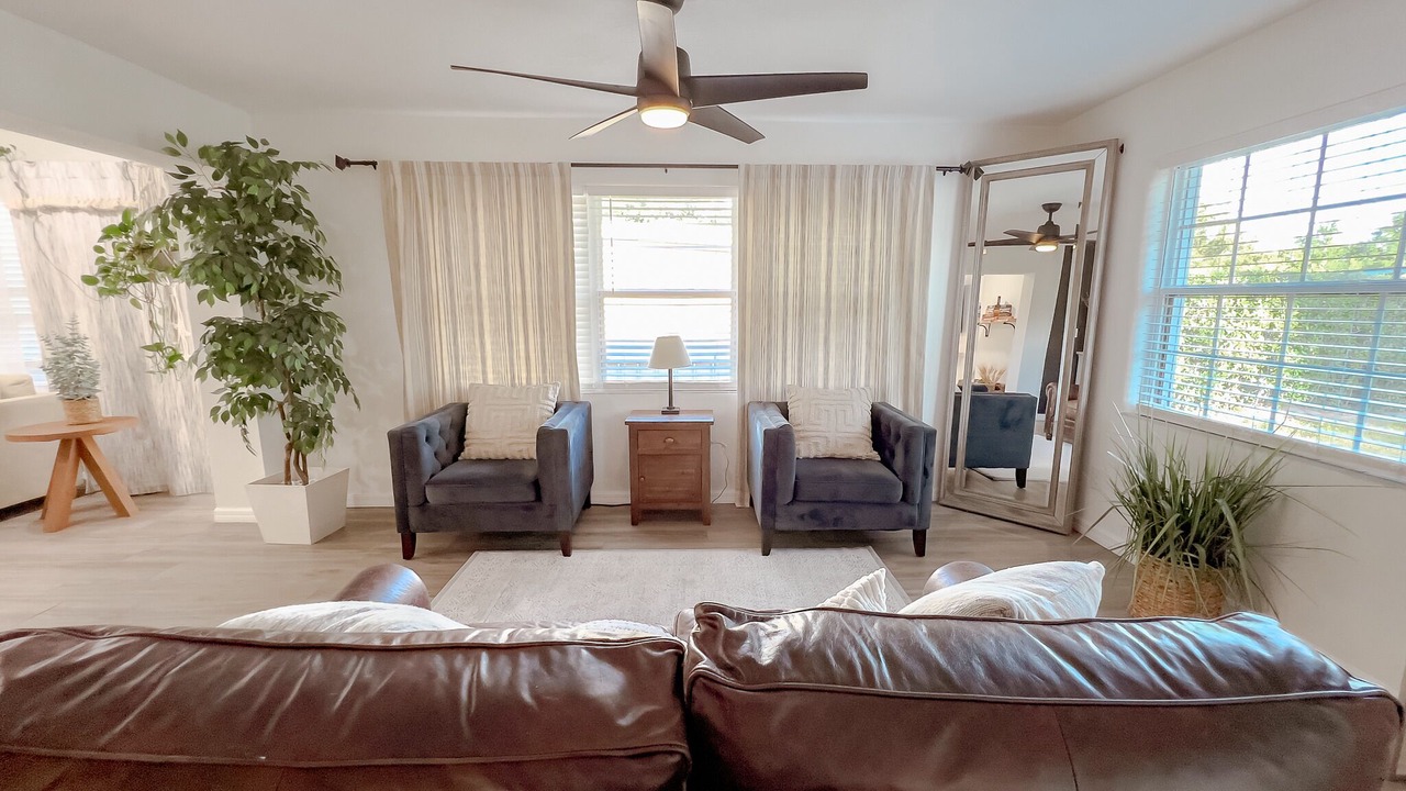 Photo of Livingroom in Dover Shores West