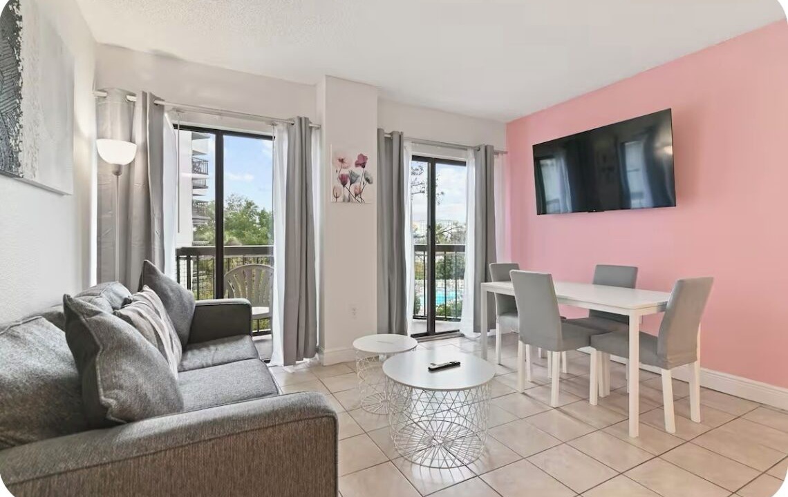 Photo of Livingroom in Florida Center