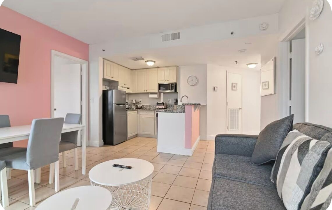 Photo of Livingroom in Florida Center