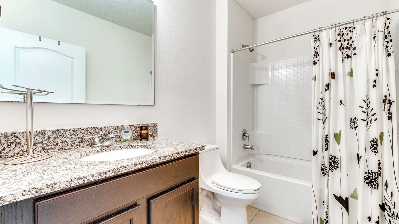 Photo of Bathroom in Buena Ventura Lakes