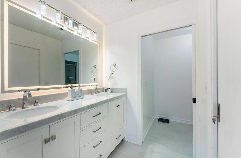 Photo of Bathroom in Buena Ventura Lakes