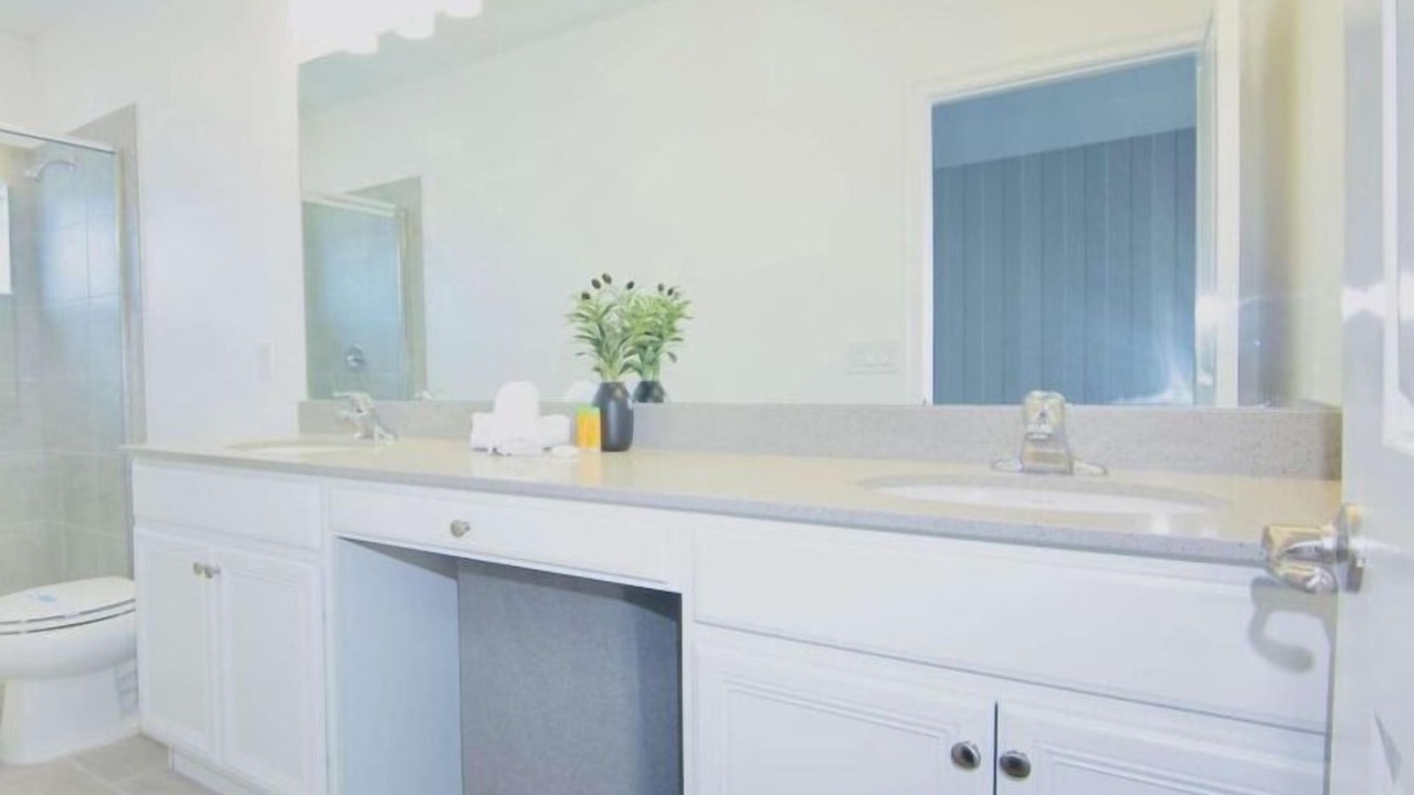 Photo of Bathroom in Mariner's VIllage