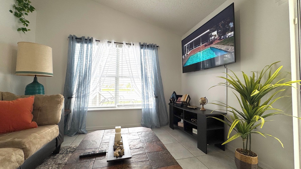 Photo of Livingroom in Lakeside Estates