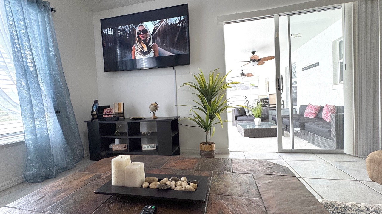 Photo of Livingroom in Lakeside Estates