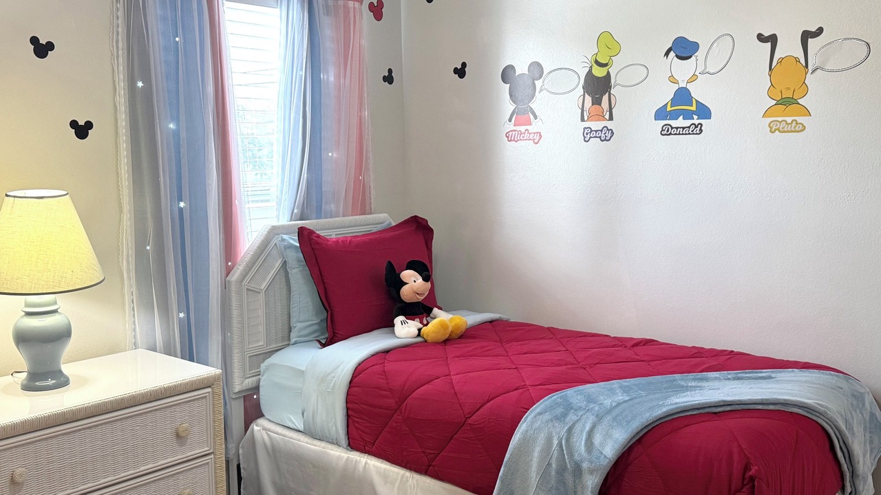 Photo of Bedroom in Lakeside Estates