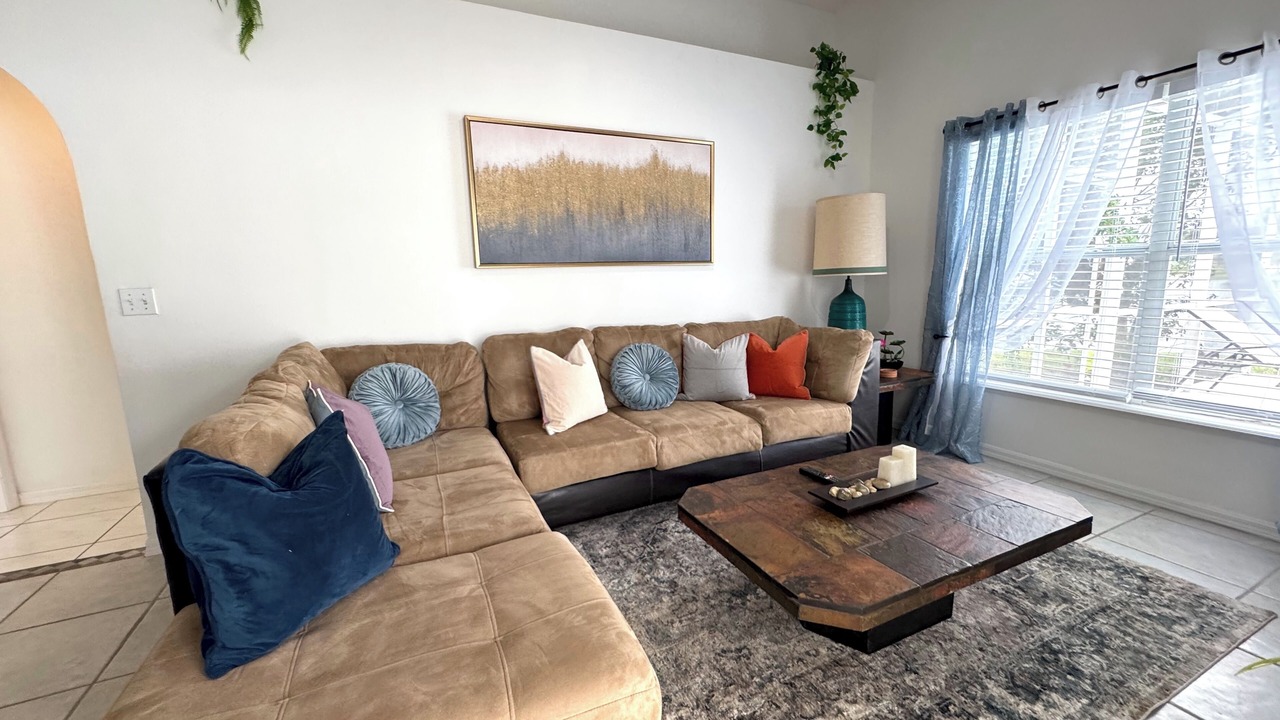Photo of Livingroom in Lakeside Estates