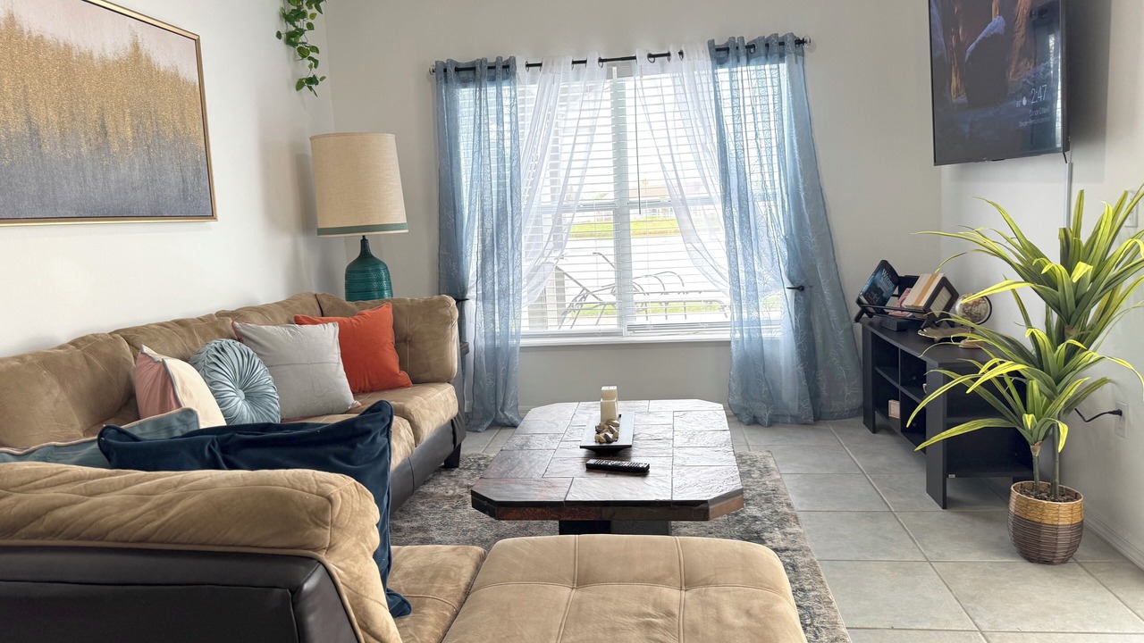 Photo of Livingroom in Lakeside Estates