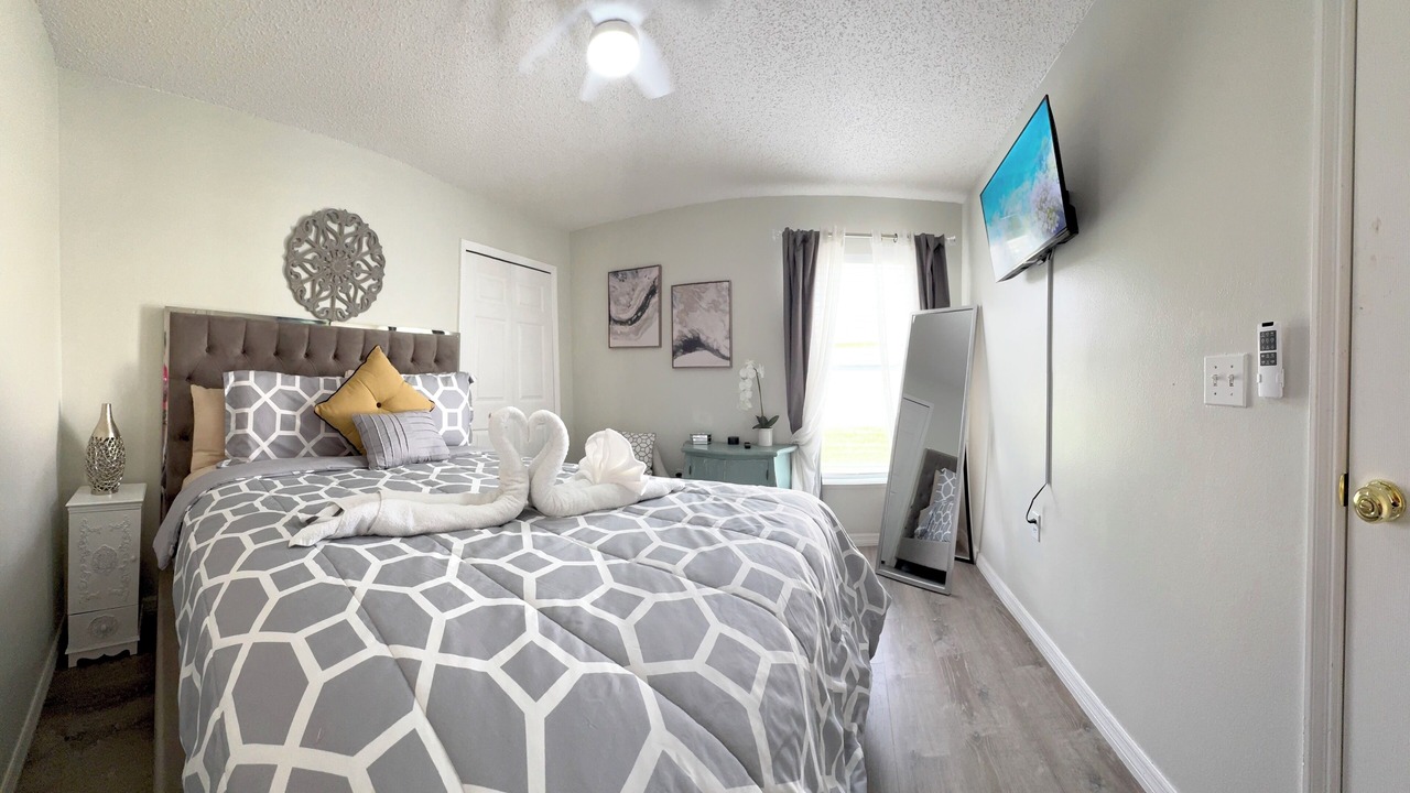 Photo of Bedroom in Lakeside Estates