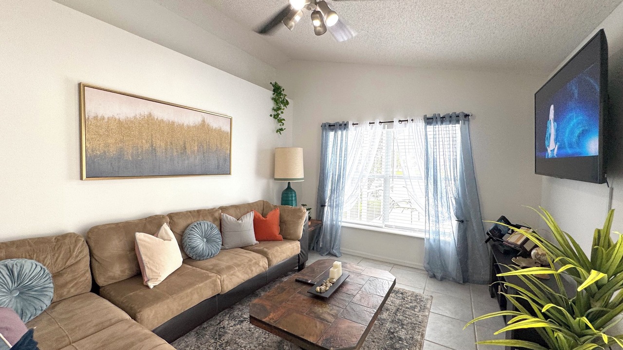 Photo of Livingroom in Lakeside Estates