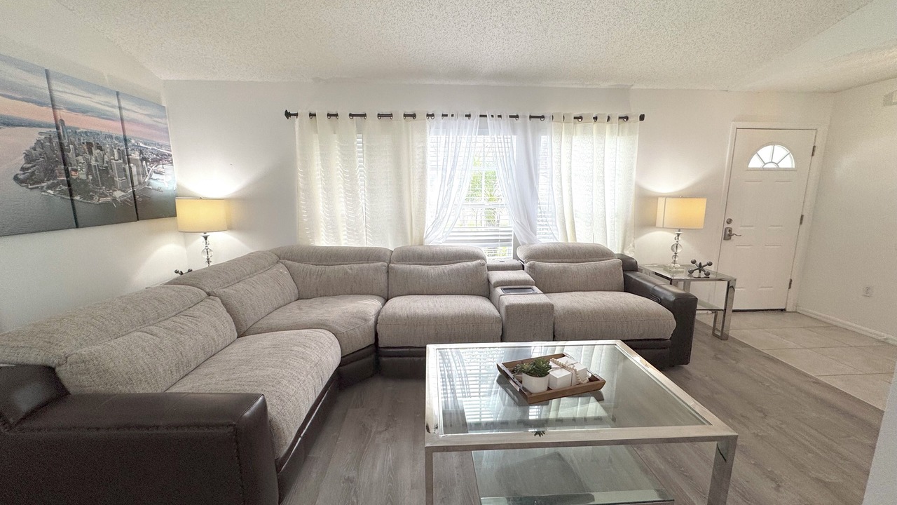 Photo of Livingroom in Lakeside Estates