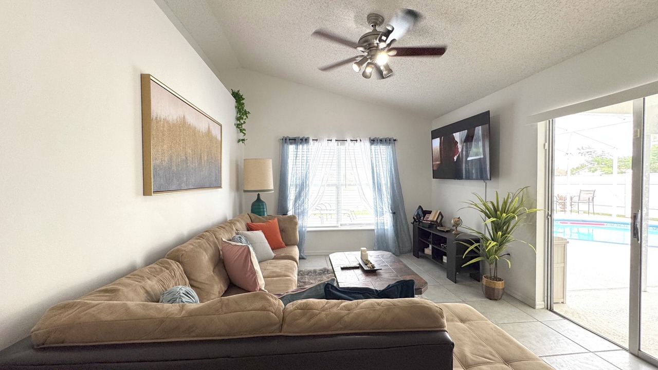 Photo of Livingroom in Lakeside Estates