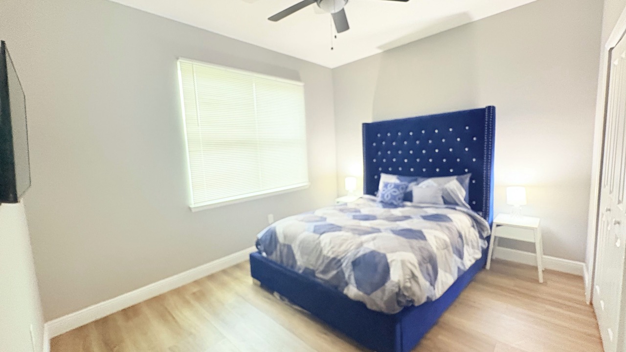 Photo of Bedroom in Malibu Groves