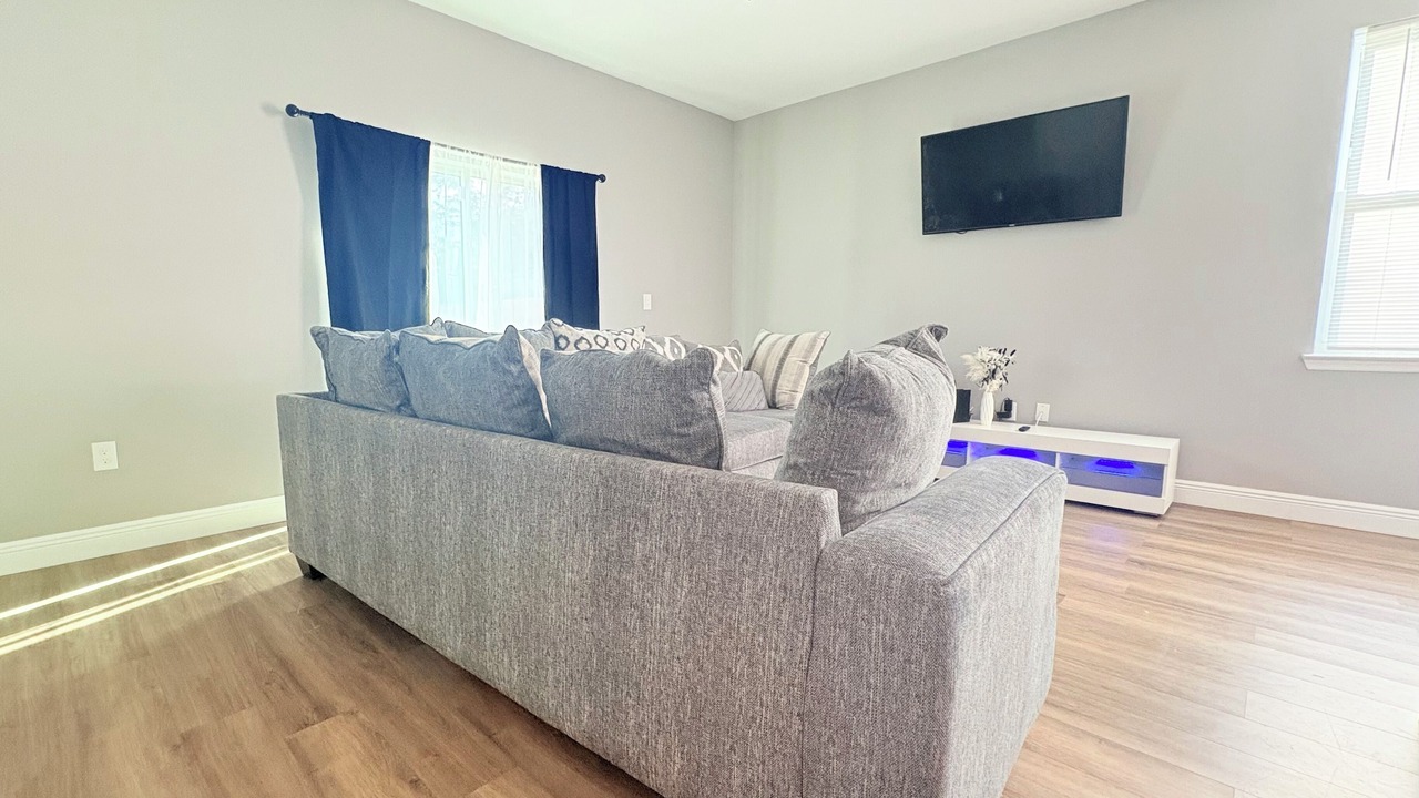Photo of Livingroom in Malibu Groves