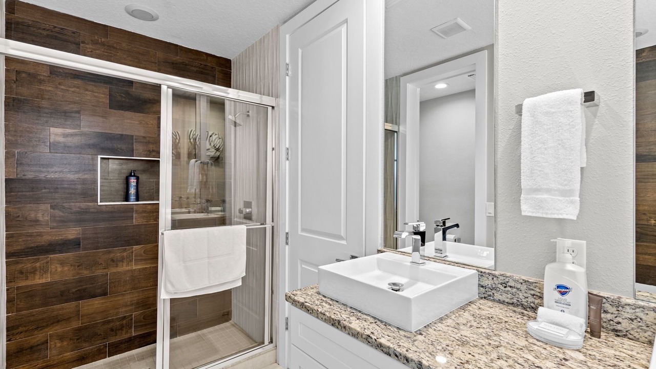 Photo of Bathroom in Crestwynd Bay