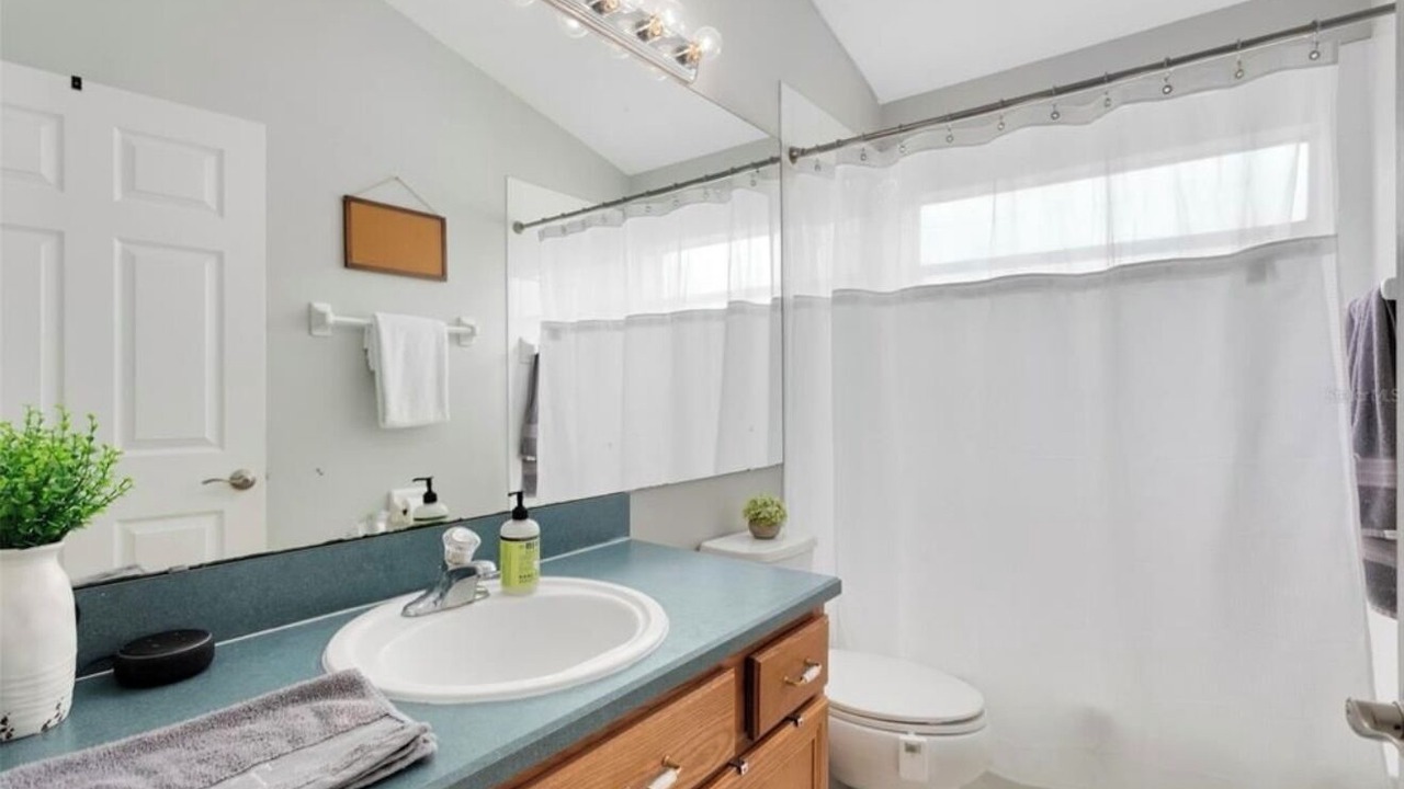 Photo of Bathroom in Orange Tree