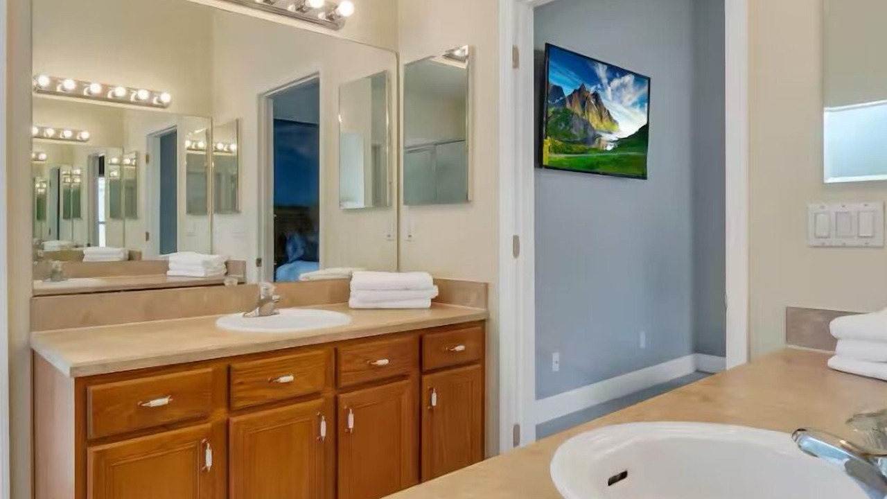 Photo of Bathroom in Orange Tree