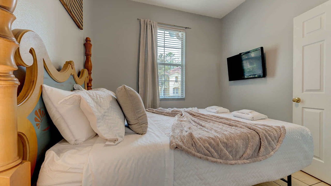 Photo of Bedroom in Crestwynd Bay
