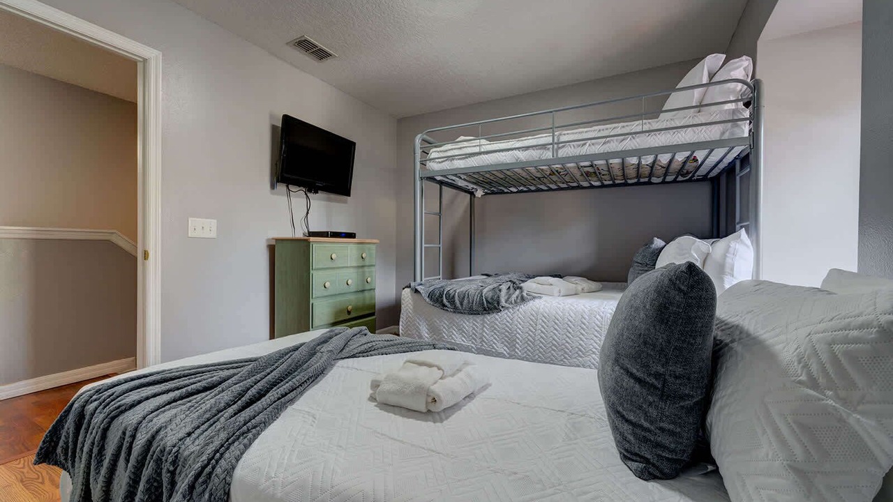Photo of Bedroom in Crestwynd Bay