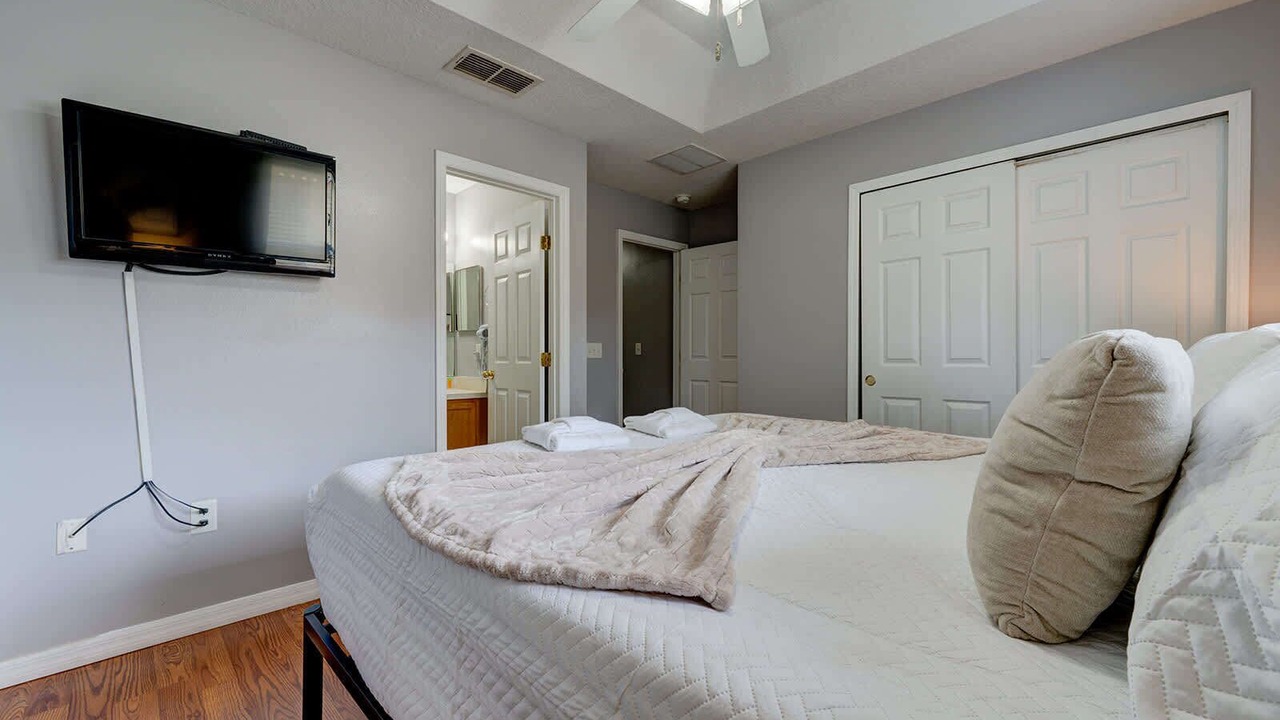 Photo of Bedroom in Crestwynd Bay