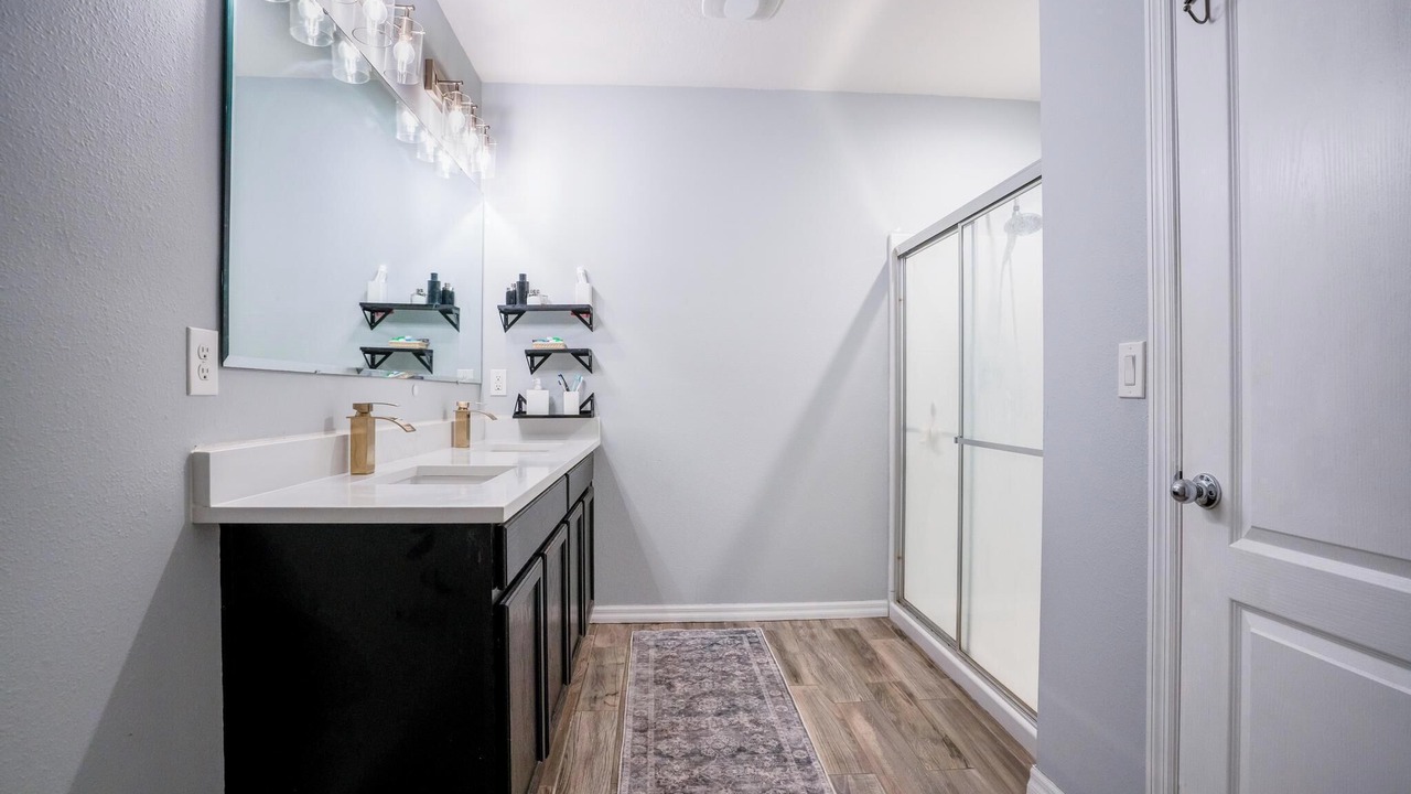 Photo of Bathroom in Buena Ventura Lakes