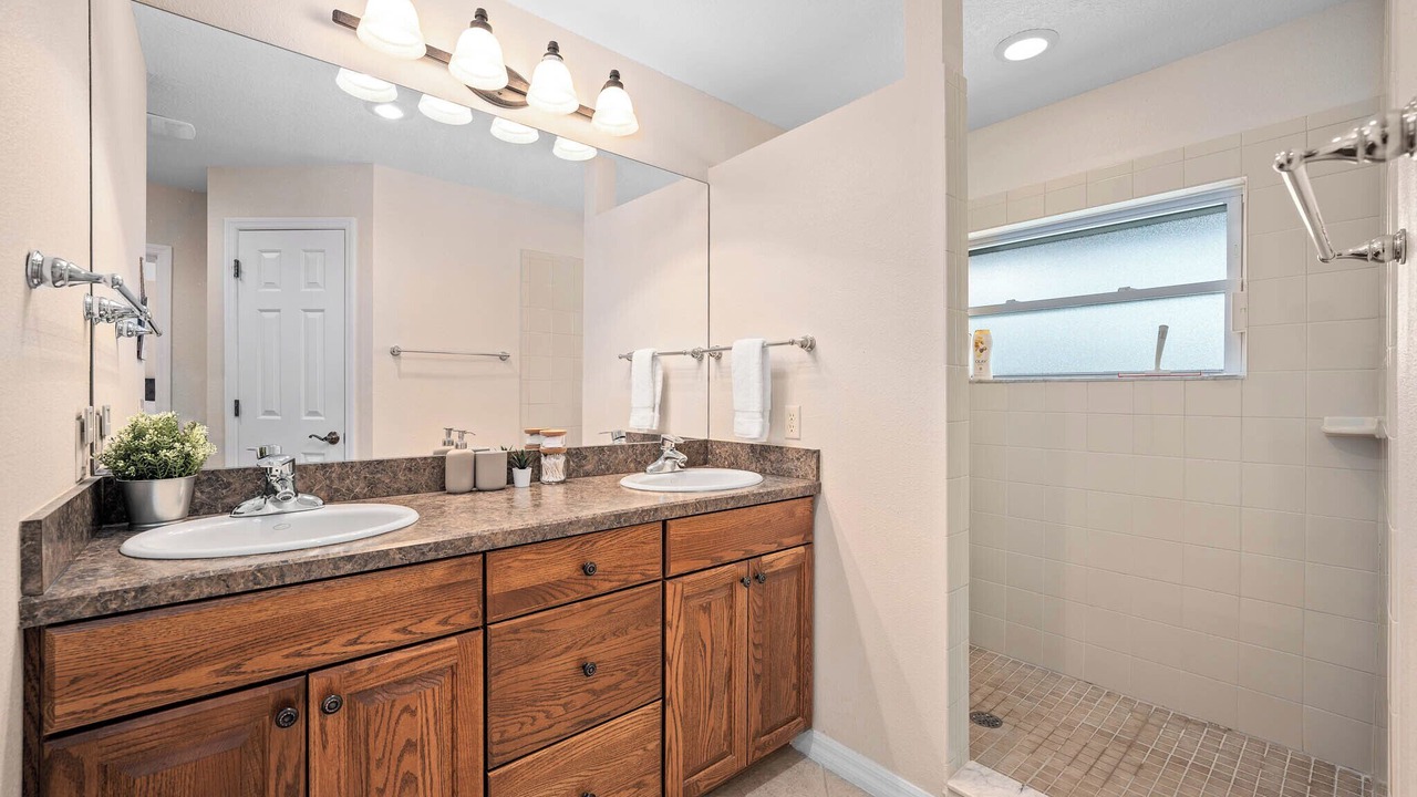 Photo of Bathroom in Lindfields