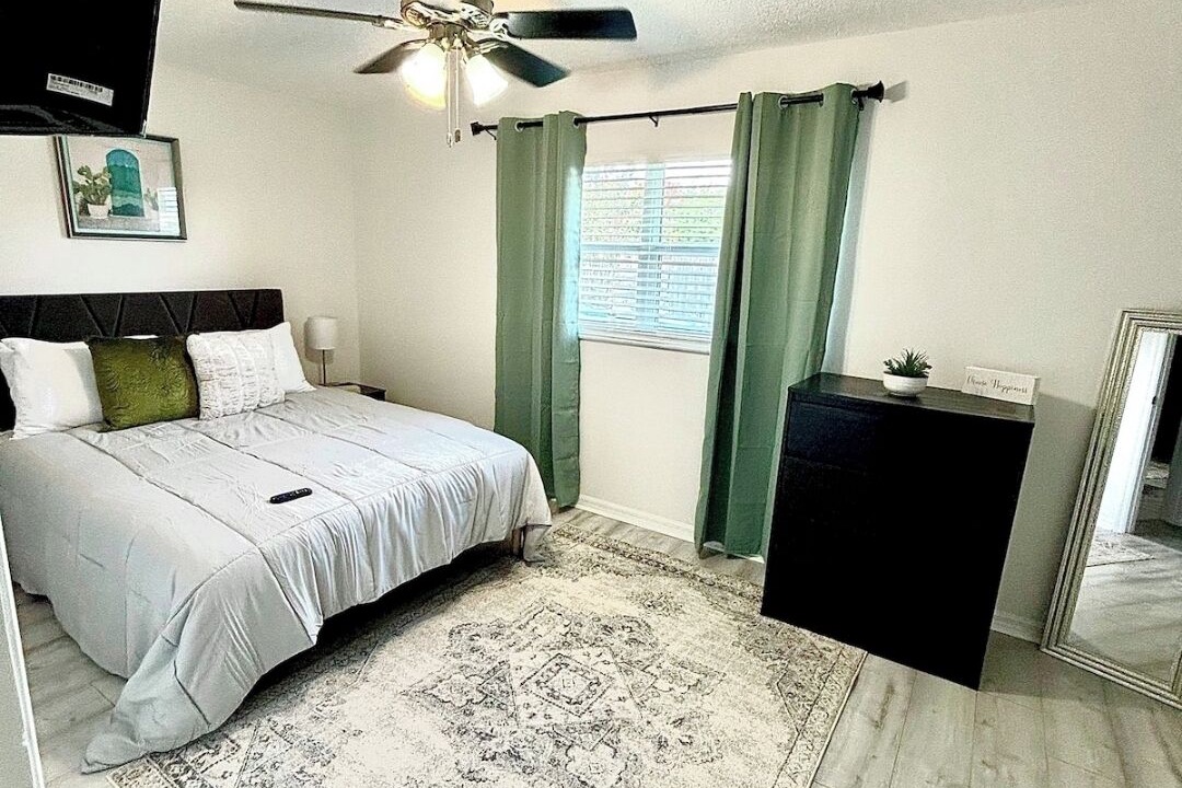 Photo of Bedroom in Pine Castle