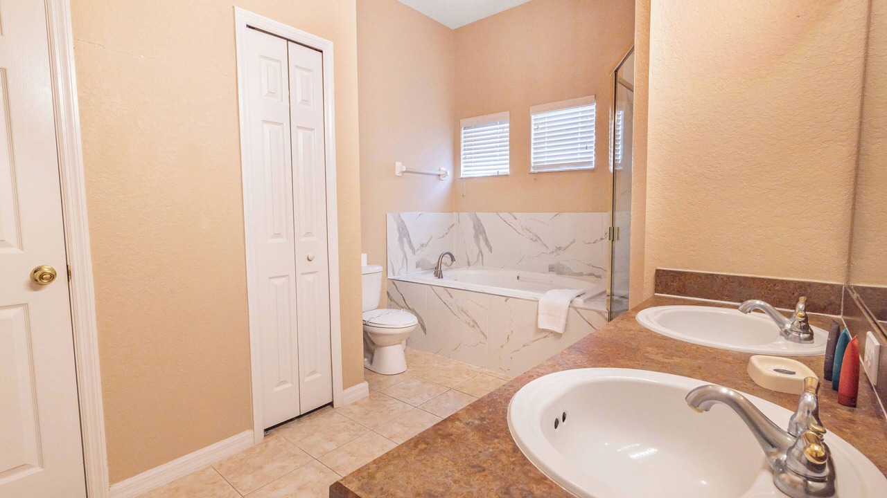 Photo of Bathroom in Bahama Bay