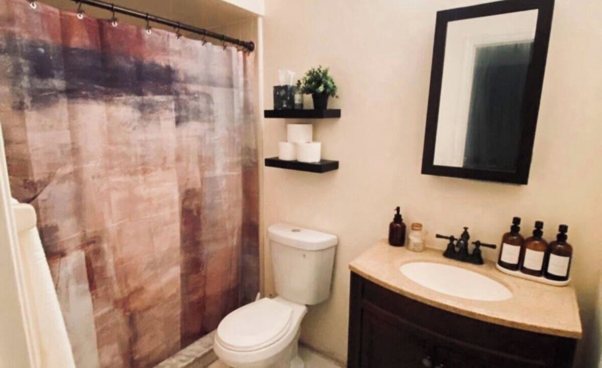 Photo of Bathroom in Buena Ventura Lakes