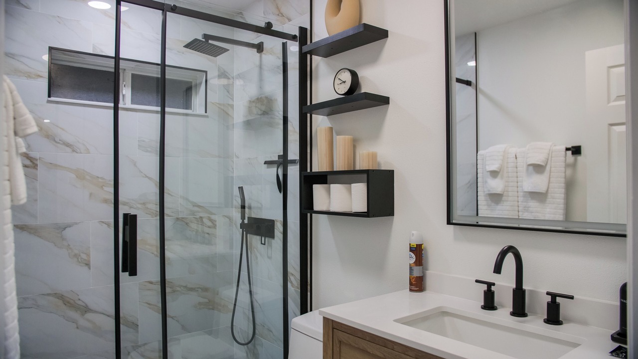 Photo of Bathroom in Buena Ventura Lakes
