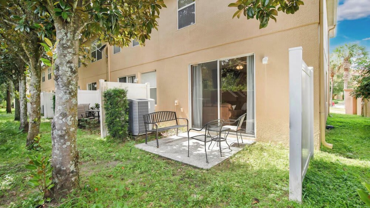 Photo of Patio Balcony in Crestwynd Bay