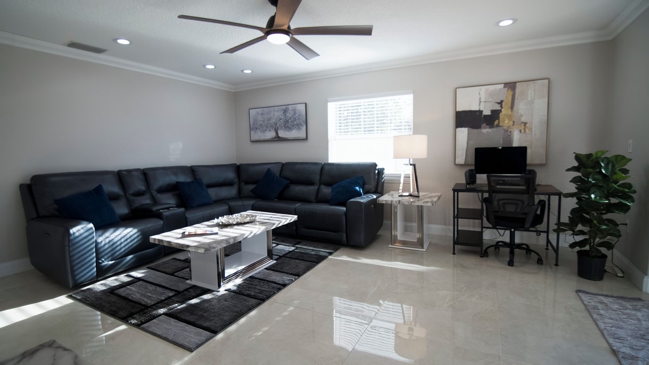 Photo of Livingroom in Dover Shores West