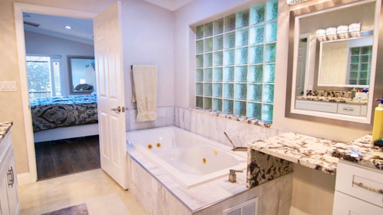 Photo of Bathroom in Dover Shores West