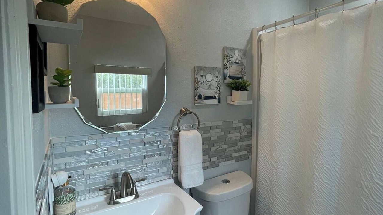 Photo of Bathroom in Buena Ventura Lakes