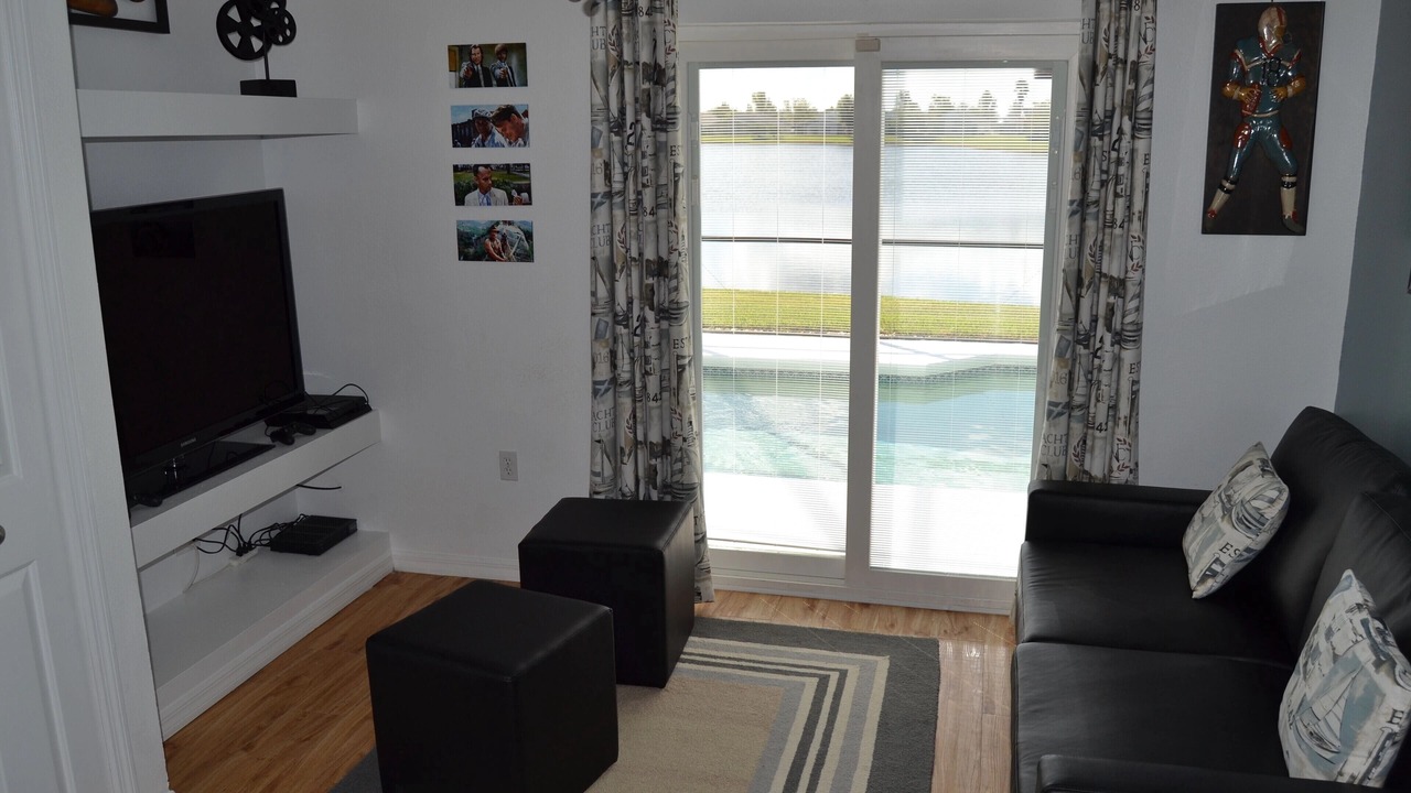 Photo of Livingroom in Eagle Pointe South