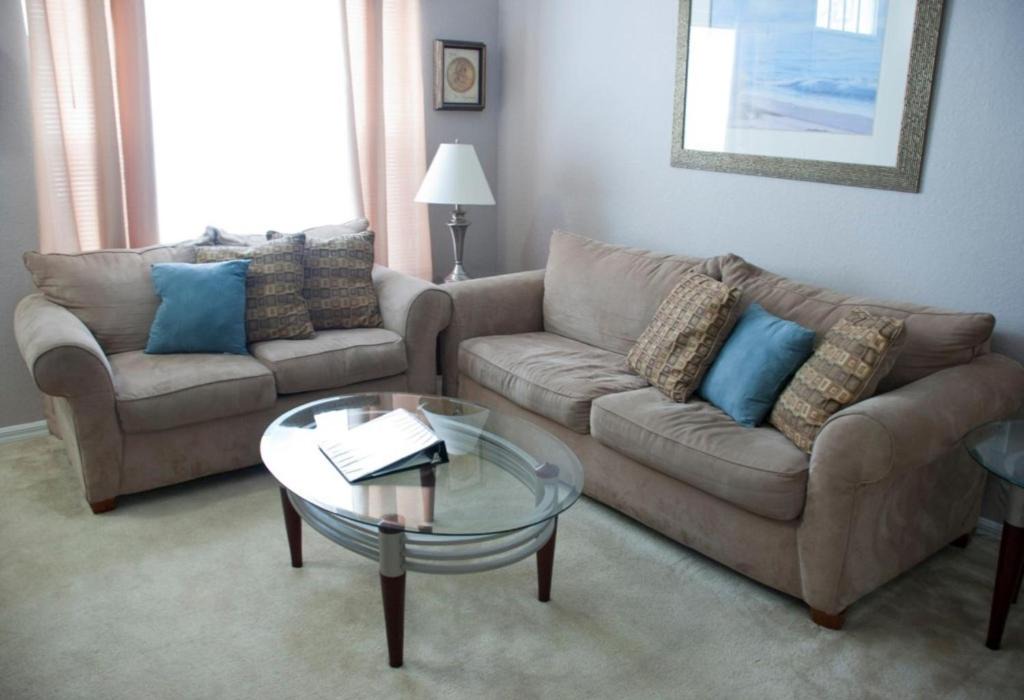 Photo of Livingroom in Venetian Bay Villages