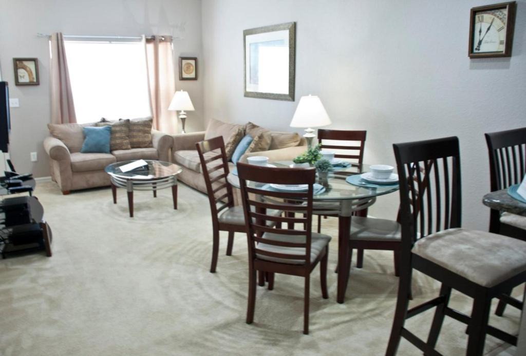 Photo of Livingroom in Venetian Bay Villages