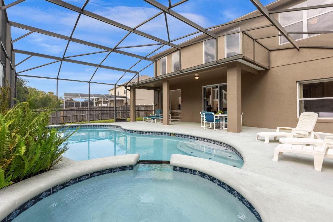 Photo of Patio Balcony in Crescent Lakes