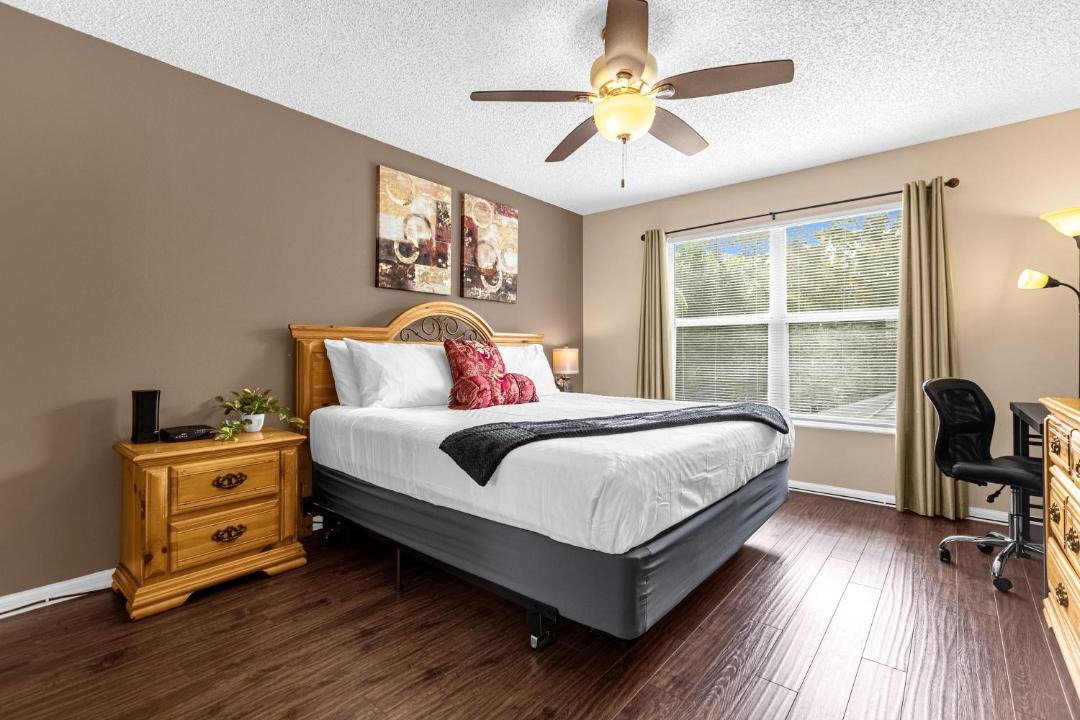 Photo of Bedroom in Crescent Lakes