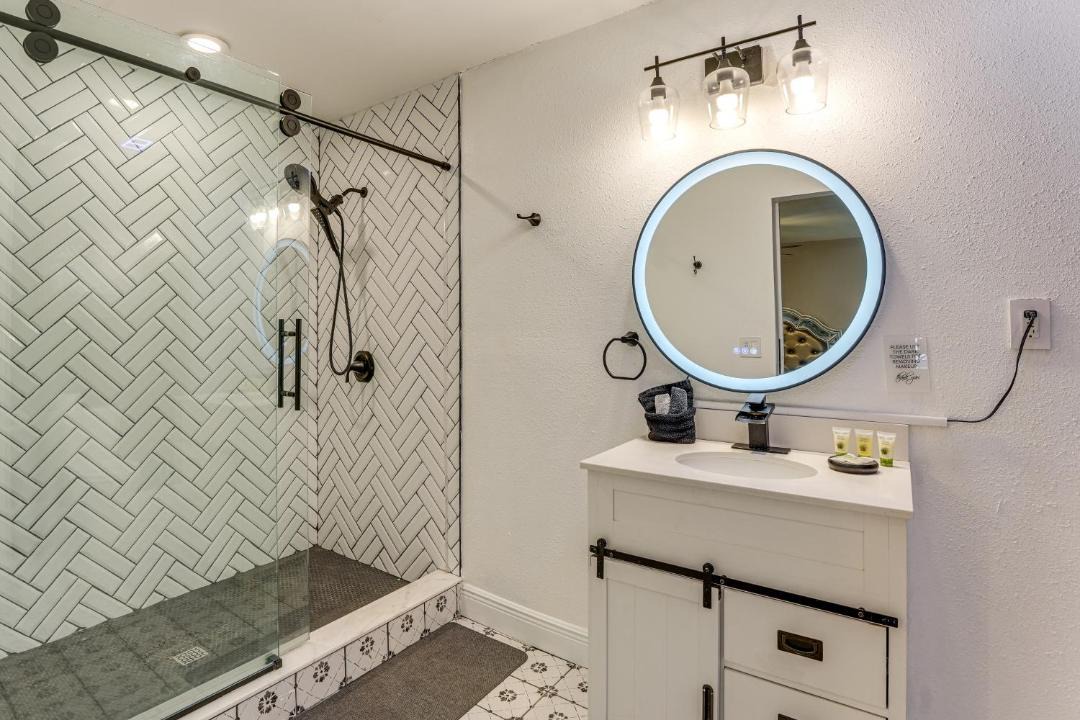 Photo of Bathroom in Buena Ventura Lakes