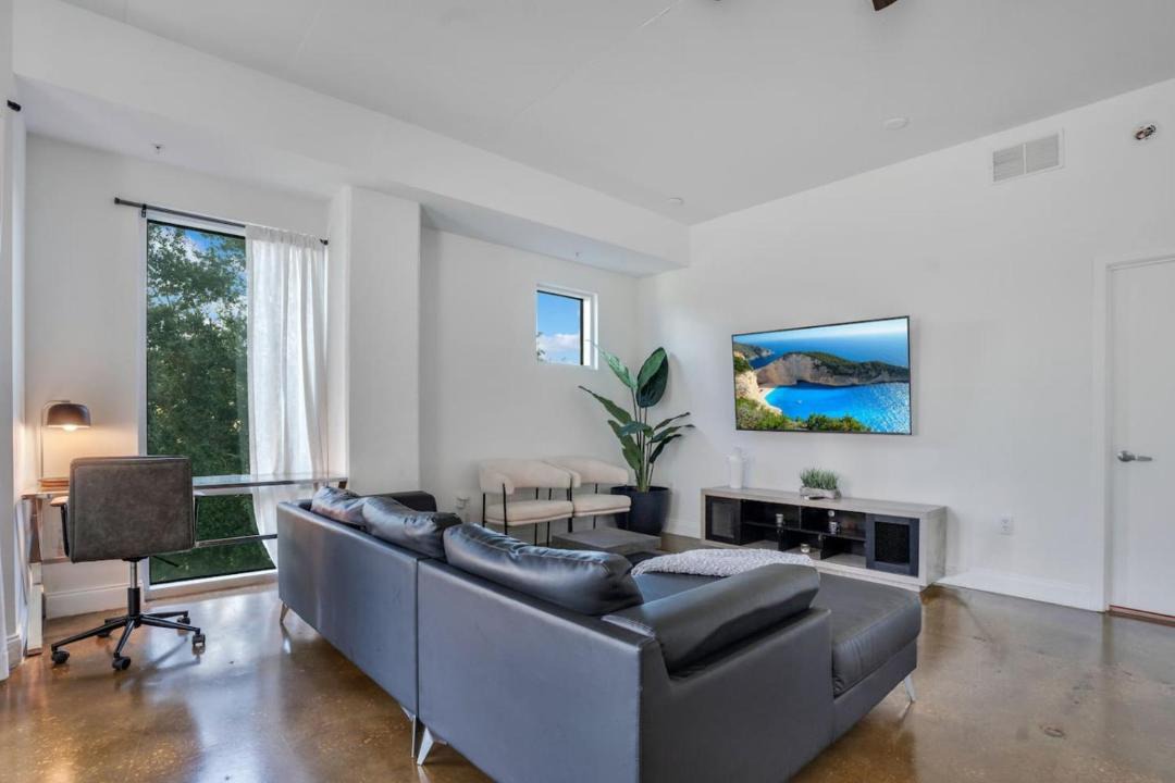 Photo of Livingroom in South Eola
