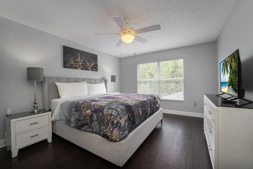 Photo of Bedroom in Crescent Lakes